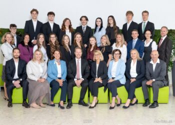 Absolventinnen und Absolventen der HAK und HAS Gmunden