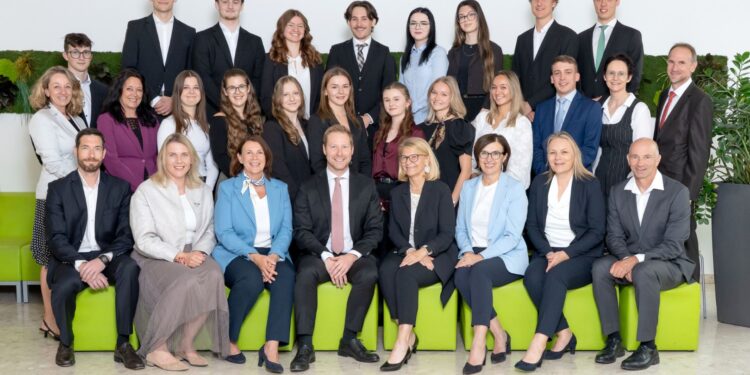 Absolventinnen und Absolventen der HAK und HAS Gmunden