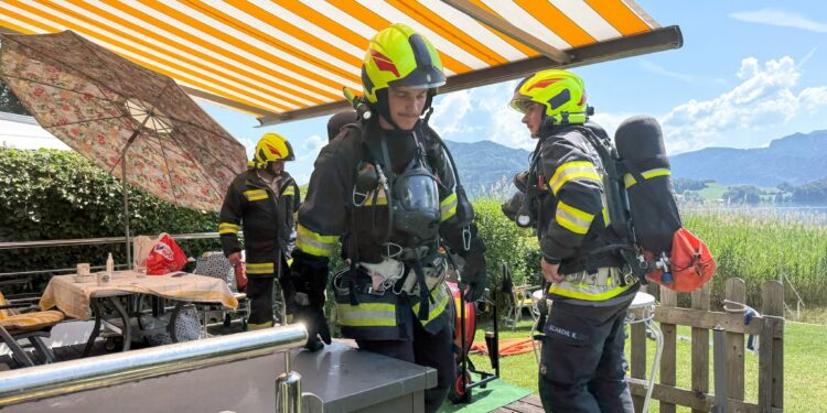 Bewohner verhindern Vollbrand eines Badehauses am Mondsee