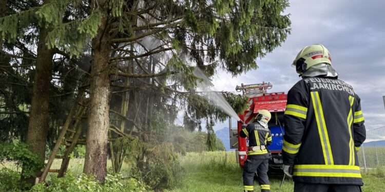 Hochstand in Laakirchen in Brand geraten