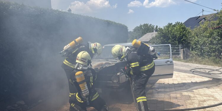 Neuerlicher PKW Brand in Laakirchen