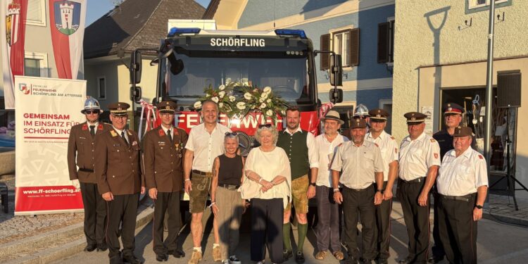 Blaulicht-Wochenende in Schörfling: Neues RLF gesegnet und geballte Kompetenz beim Sicherheitstag