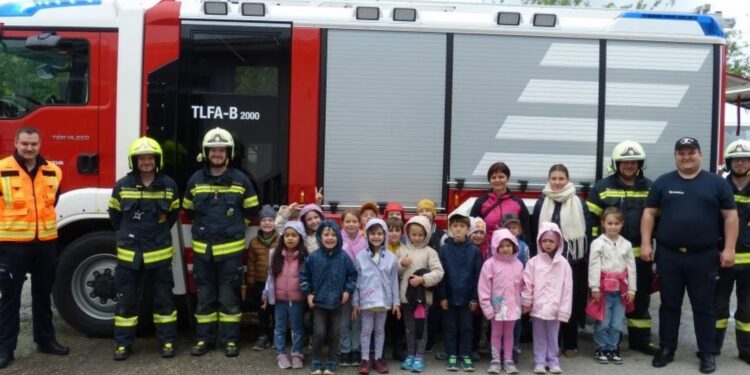 Leuchtende Augen der Schulanfänger bei der FF Oberweis