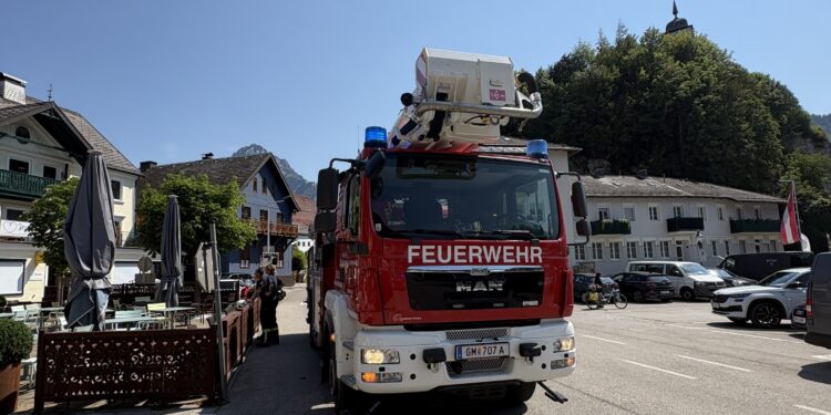 Einsatzreicher Wochenstart für die Feuerwehr Altmünster
