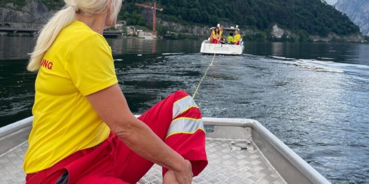 Schleppen, Knoten, Retten – Nautikübung der Wasserrettung Ebensee
