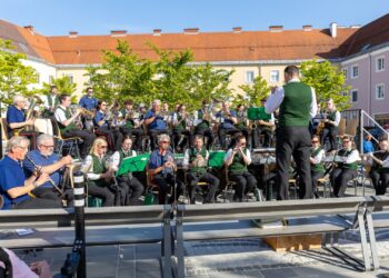 Platzkonzert am Rathausplatz