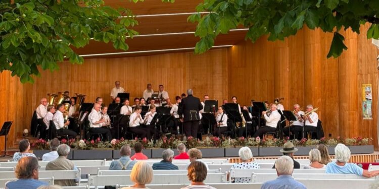 Jetzt geht’s los – Kurkonzertsaison der Salinenmusikkapelle eröffnet