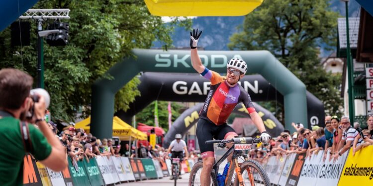 Salzkammergut Mountainbike Trophy: Über 4.200 Biker angemeldet – Bianca Somavilla und Manuel Pliem siegen auf der Extremdistanz
