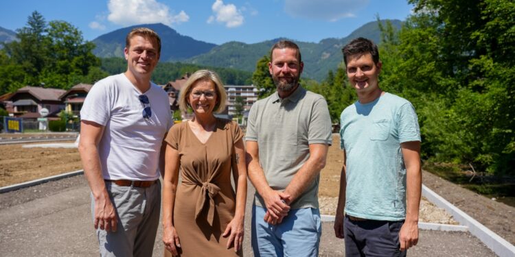 LR Kaineder: Entsiegelungsförderung bringt mehr Grün und besseren Hochwasserschutz auf Park-&-Ride-Parkplatz in Bad Ischl