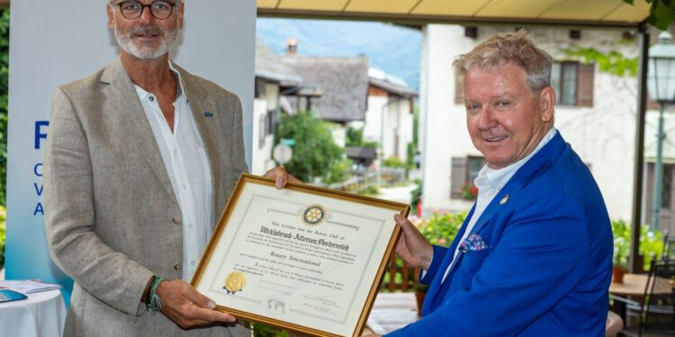 Friedrich Niederndorfer übernimmt Präsidentschaft des Rotary Club Vöcklabruck-Attersee