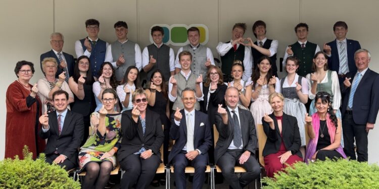 Weiße Fahne an den Tourismusschulen Bad Ischl