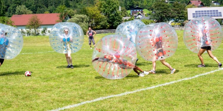Kicken, rempeln, lachen – Bubble-Soccer geht in die zweite Runde!