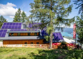 Österreichs technisch modernste Schutzhütte feierlich eröffnet