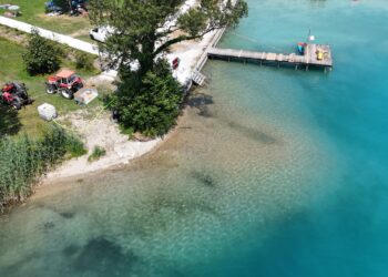 Unterach am Attersee: Stundenlanger Umwelteinsatz nach Gülleaustritt