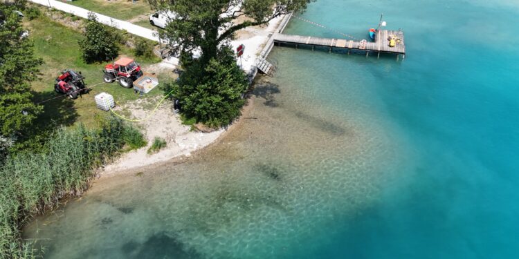 Unterach am Attersee: Stundenlanger Umwelteinsatz nach Gülleaustritt