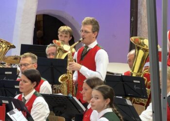 Ein Ohren- und Augenschmaus war das Schlosskonzert der Stadtkapelle Gmunden!
