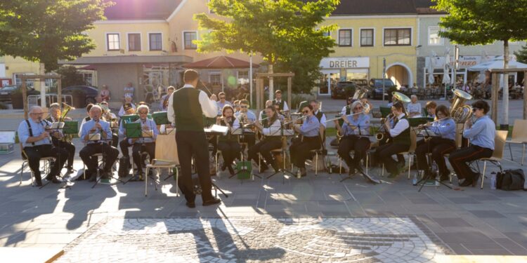 Platzkonzert am Rathausplatz