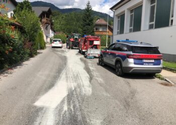 FW Reiterndorf bindet ergiebige Ölspur in der Rosenkranzgasse