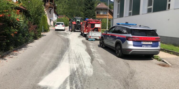 FW Reiterndorf bindet ergiebige Ölspur in der Rosenkranzgasse