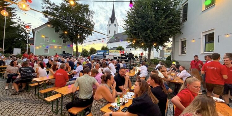 Traumwetter beim Sommernachtsfest des Musikverein Gschwandt mit toller Stimmung
