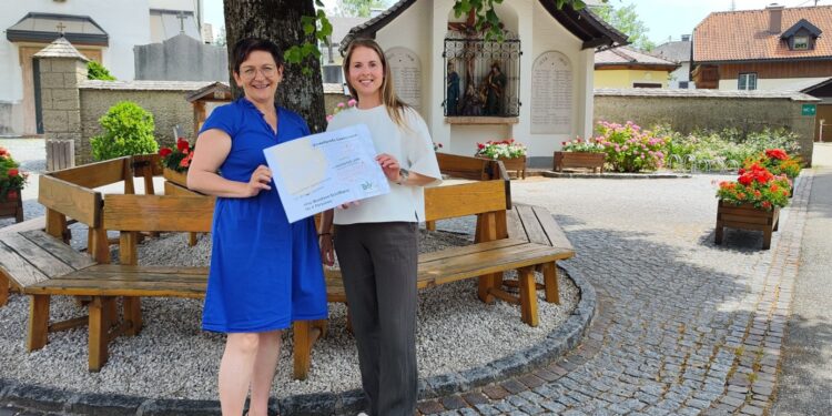 Umweltprofis-Gewinnspiel zum Gelben Sack: Große Beteiligung und strahlende Gewinnerin aus Mondsee