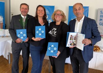 Wenn Salzprofis kochen: Salinen-Mitarbeiter:innen veröffentlichen gemeinsames Kochbuch