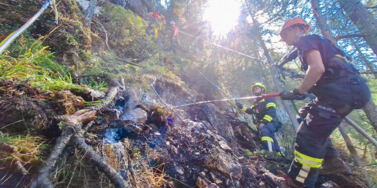 Waldbrand im Hochgebirge in Bad Goisern