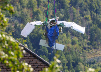 Spezialtaucher holen abgestürztes Kleinflugzeug aus 162 Metern Tiefe
