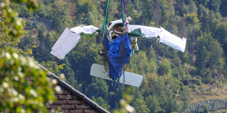 Spezialtaucher holen abgestürztes Kleinflugzeug aus 162 Metern Tiefe