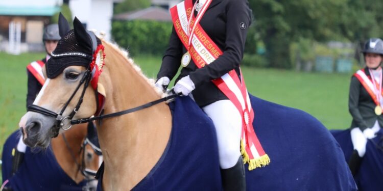 Reitverein Traunsee bei den Ländlichen Bundesmeisterschaften für Haflinger Dressur/Springen erfolgreich