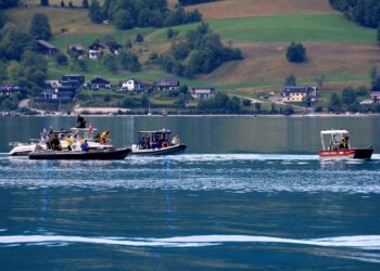 Flugzeugabsturz: Kleinflugzeug bei Steinbach am Attersee in den Attersee gestürzt