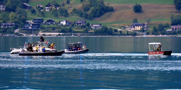 Suche nach Wrack: Kleinflugzeug bei Steinbach am Attersee in den Attersee gestürzt