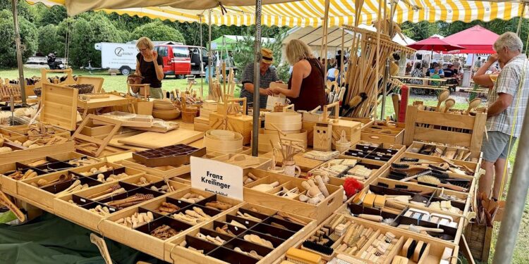 Er ist am traditionsreichen Standort zurück – der 31. Holz- und Handwerksmarkt am Waldcampus Traunkirchen