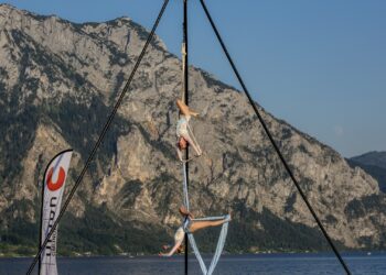 Luftakrobatik hoch über dem Publikum: Auftrittsreicher Sommer für das Showteam der Sportunion Gmunden