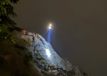 Erschöpft und ohne Stirnlampen – Rettungseinsatz am Traunstein