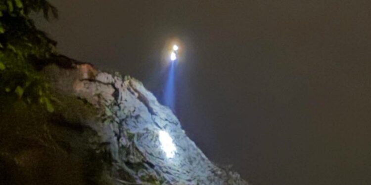 Erschöpft und ohne Stirnlampen – Rettungseinsatz am Traunstein