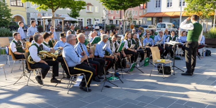 3. Platzkonzert am Rathausplatz Attnang-Puchheim