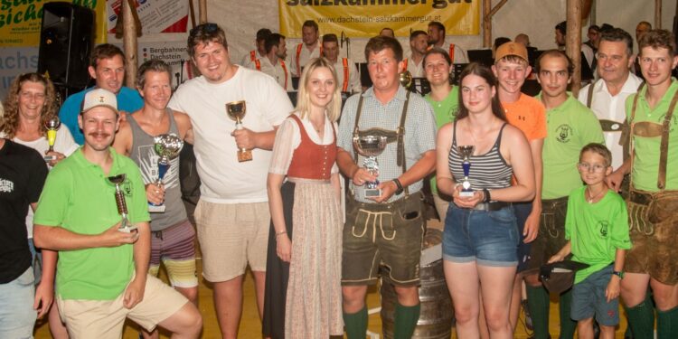 Beim Waldfest der Ortsmusikkapelle Obertraun