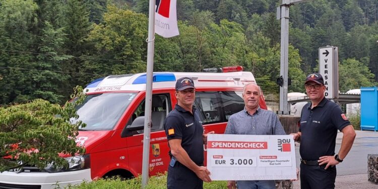 Baumit unterstützt Freiwillige Feuerwehr Bad Ischl mit 3.000 Euro