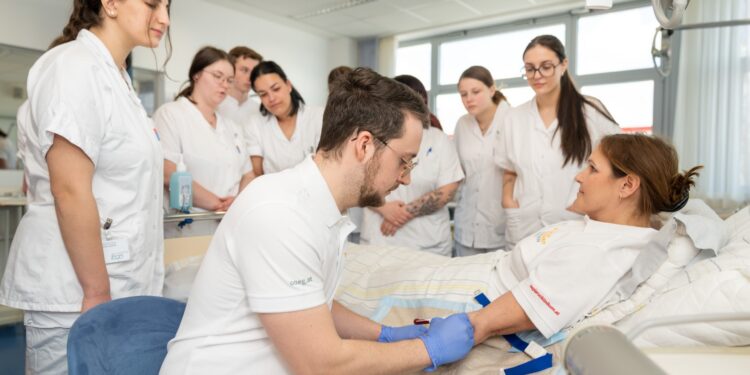 Infoabend zur Ausbildung „Pflegefachassistenz“ in Vöcklabruck am 03. September