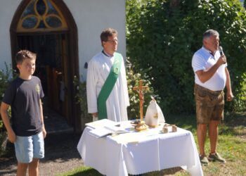 Berggottesdienst des Bezirksfeuerwehrkommandos Vöcklabruck am Miglberg