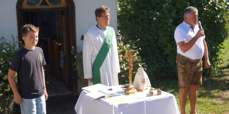 Berggottesdienst des Bezirksfeuerwehrkommandos Vöcklabruck am Miglberg