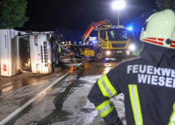 Drei Verletzte bei Unfall mit Wohnmobil und zwei Pkw auf B145