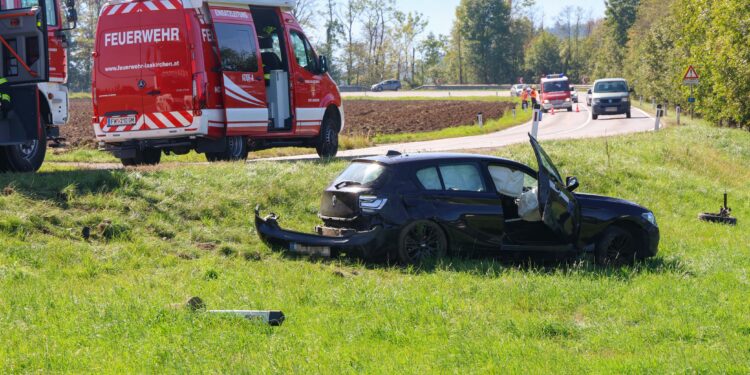 Zwei Verletzte bei Kollision auf der B144 in Laakirchen