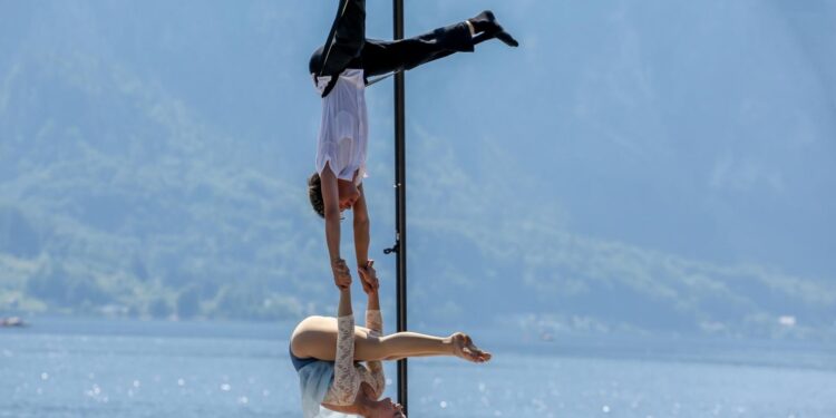 Beyond Gravity sucht Verstärkung für neues Acrobatics Showteam