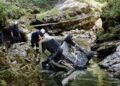 Auto stürzt im Weißenbachtal in Bachbett