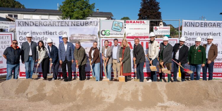 Spatenstich für neuen Kindergarten in Traunkirchen