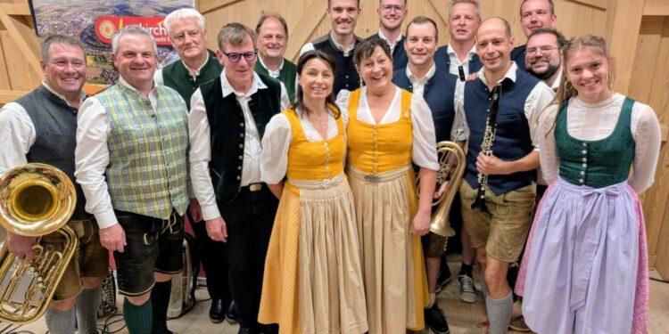 Volksmusik, Witz und spontane Gstanzln sorgten für beste Stimmung