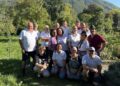 Die Sonne strahlt beim Herbstfest des Vereines „Hände die helfen im Klostergarten Gmunden“!