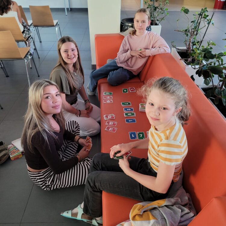Große helfen Kleinen: Gemeinsam gut in die erste Klasse starten